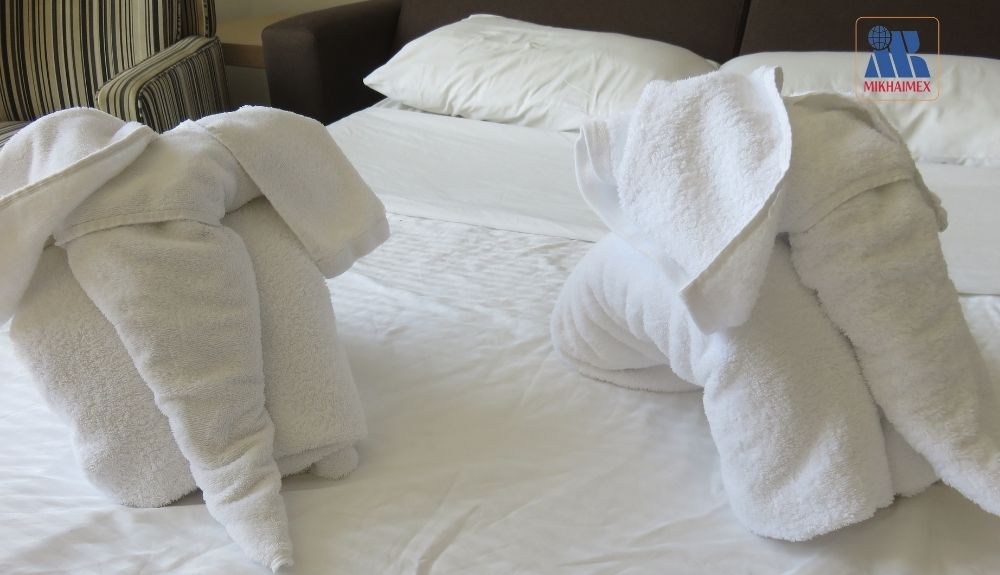 A Detailed Guide on How to Fold Hotel Towels for a Professional Impression