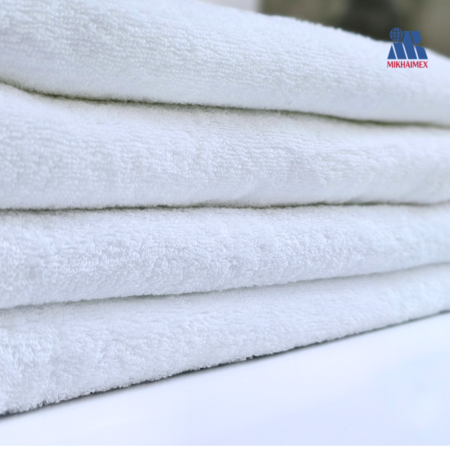 Set of 4 Hotel White Cotton Towels